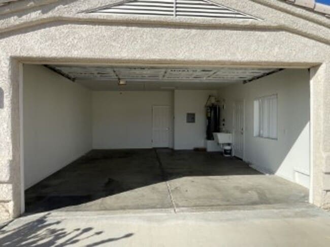Building Photo - 711 Delta Dr