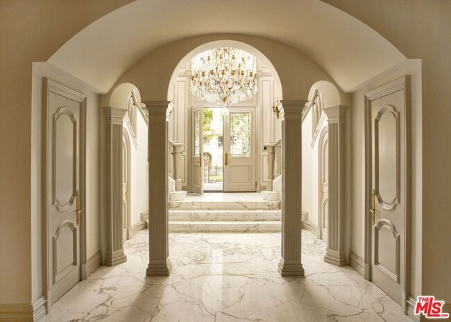 Building Photo - 628 N Rodeo Dr