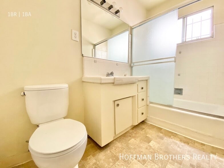 Building Photo - 3337 Mentone Ave