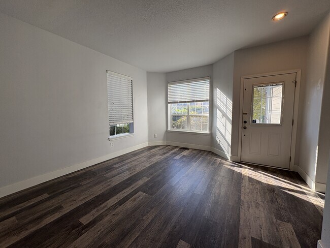 Building Photo - 12982 SW Kameron Way