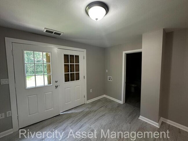 Building Photo - North Memphis Cutie!!! Section 8 Friendly,...