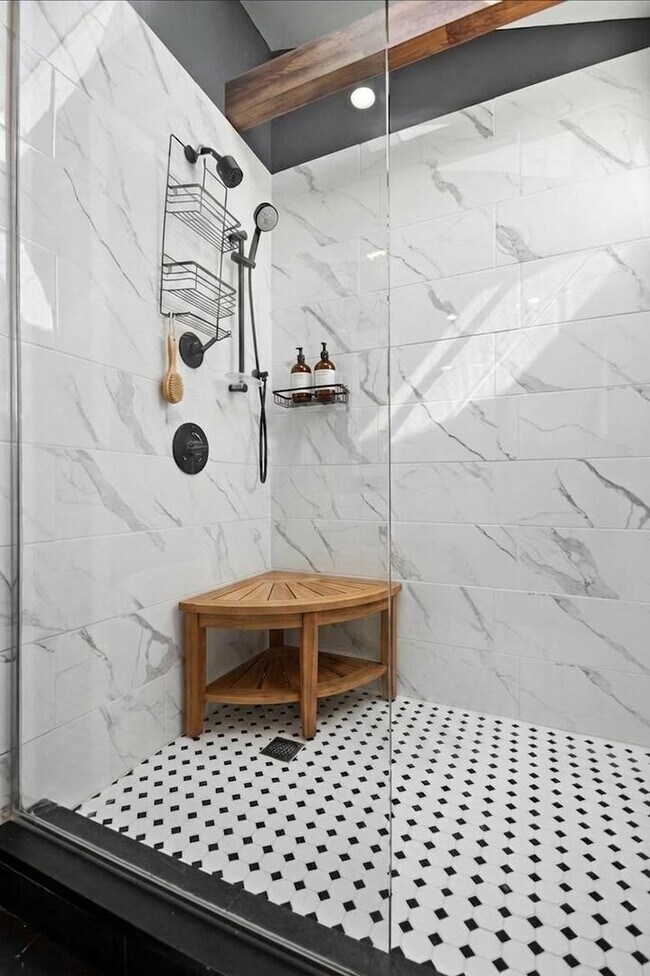 Building Photo - 4951 W Foster Ave