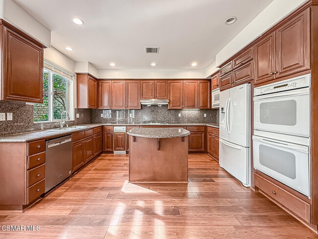 Building Photo - 780 Paseo De Leon