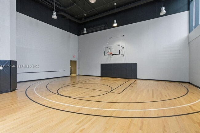 Building Photo - 1010 Brickell Ave