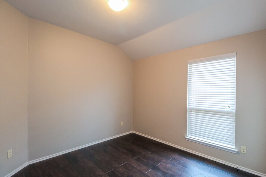 Building Photo - 1813 Cedar Wood Trail
