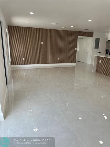 Building Photo - 4101 SW 48th Ct