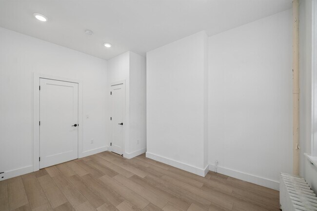 Building Photo - 529 Park Ave