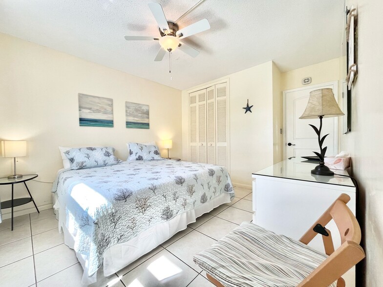 Building Photo - 4532 Bougainvilla Dr