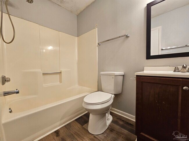 Building Photo - 6288 Hamilton Bridge Rd