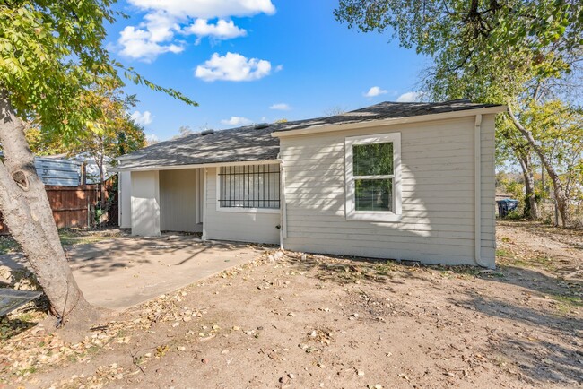 Building Photo - "Spacious 3-Bedroom Home in Fort Worth wit...