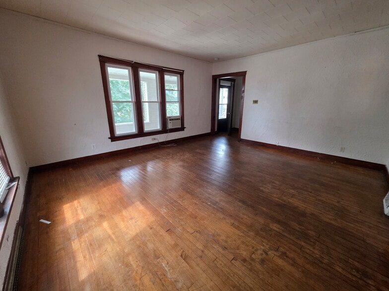 Building Photo - 417 N 5th St