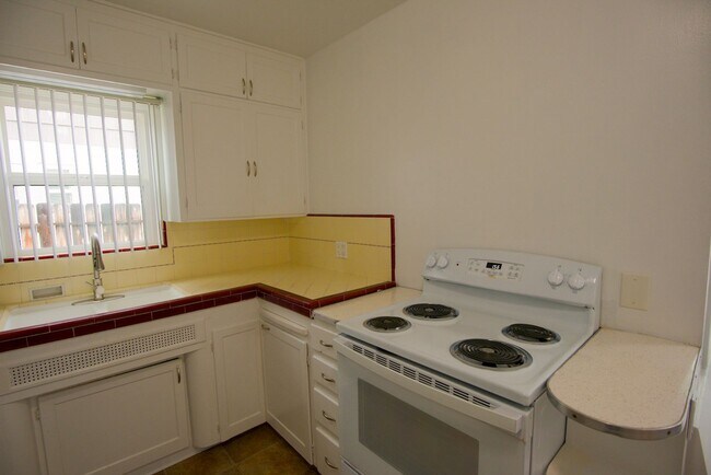Building Photo - 170-170 1/2 Garret Avenue