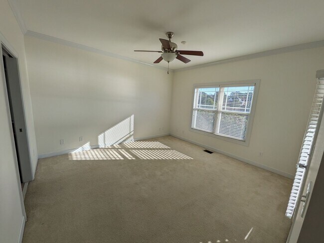 Building Photo - Beautiful 3 Bedroom, 2.5 Bath Home Located in the Kings Grant Golf Community!