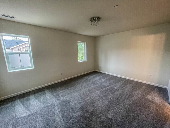 Building Photo - 3 Bed 2.5 Bath 2 Car Garage 1493sf Low maintenance yards. Prime Location.