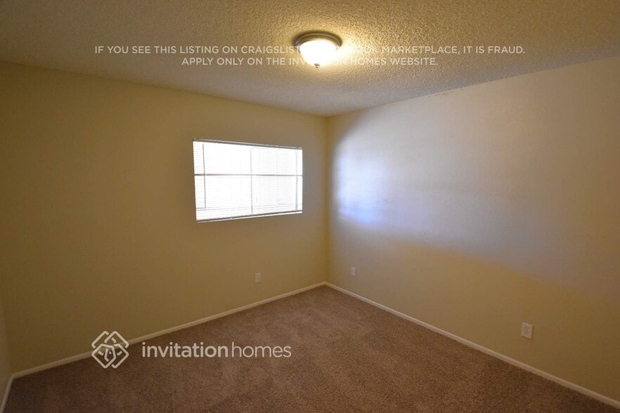 Building Photo - 2202 W Charleston Ave