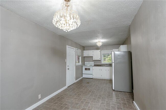 Building Photo - 100 Esplanade Ave