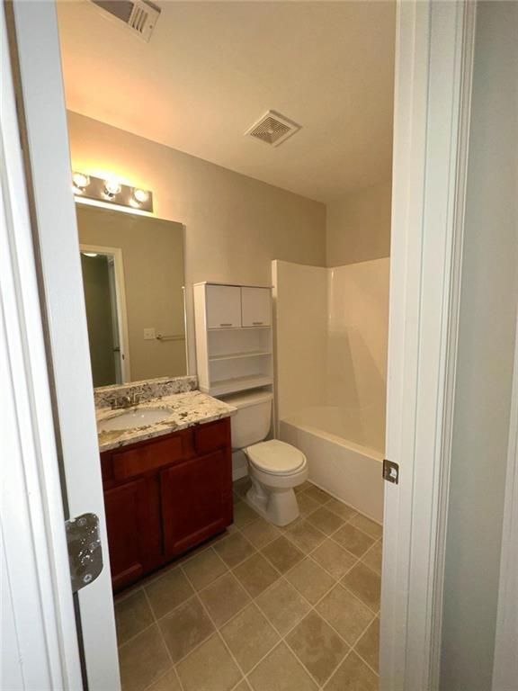 Building Photo - 2089 Lakeshore Overlook Dr