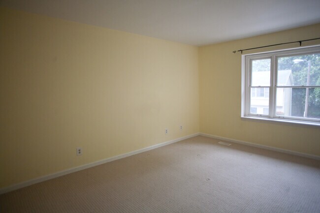 Building Photo - Prime Chapel Hill Living | 2BR Townhouse on MLK Blvd