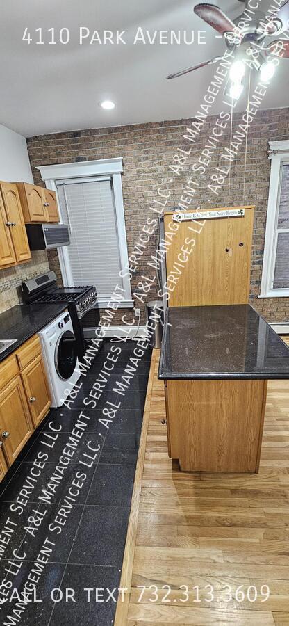 Building Photo - 4110 Park Ave