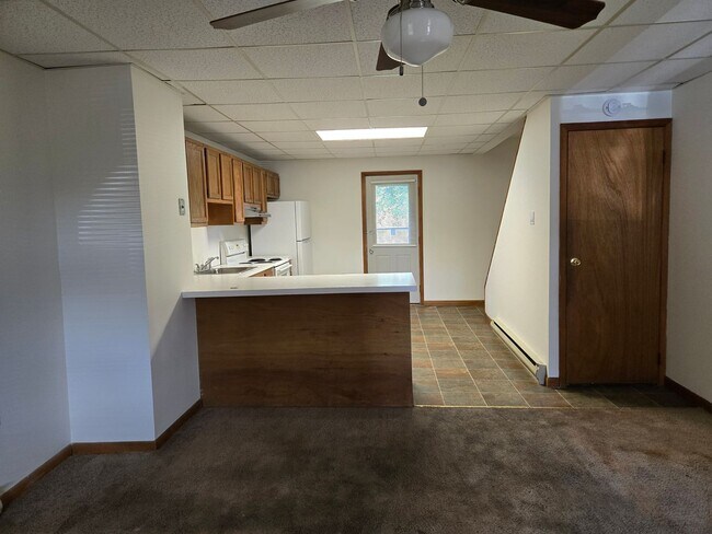 Building Photo - Spacious two-bedroom townhome in Stockerto...
