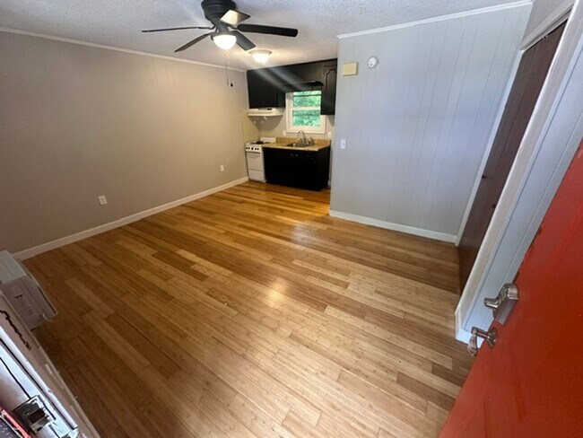 Building Photo - 118 Creekside Dr