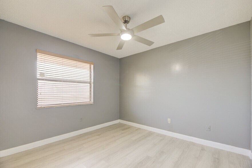 Building Photo - 851 NE 209th Terrace