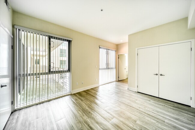 Bright Interiors - Alon Roma Luxury Apartment Homes