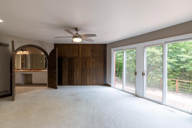 Building Photo - 1240 E Donges Ct