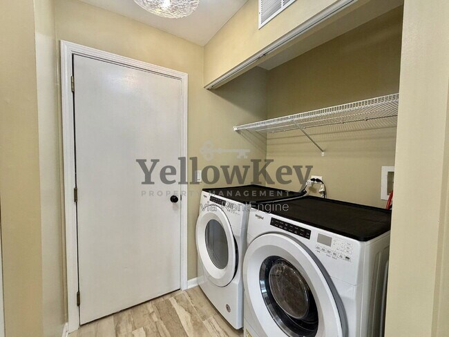 Building Photo - 613 Greystone Ln