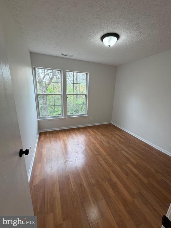 Building Photo - 133 Kenwood Dr