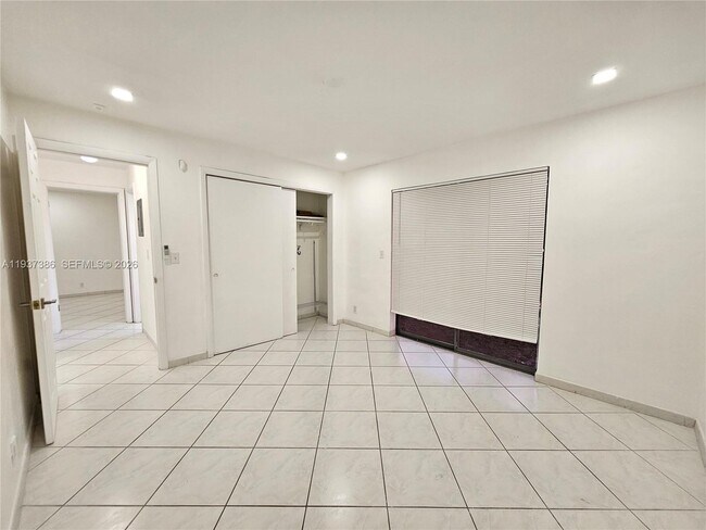 Building Photo - 5401 Hollywood Blvd