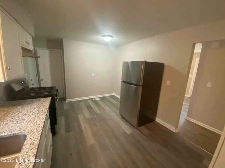 Building Photo - 1533 S 32nd St