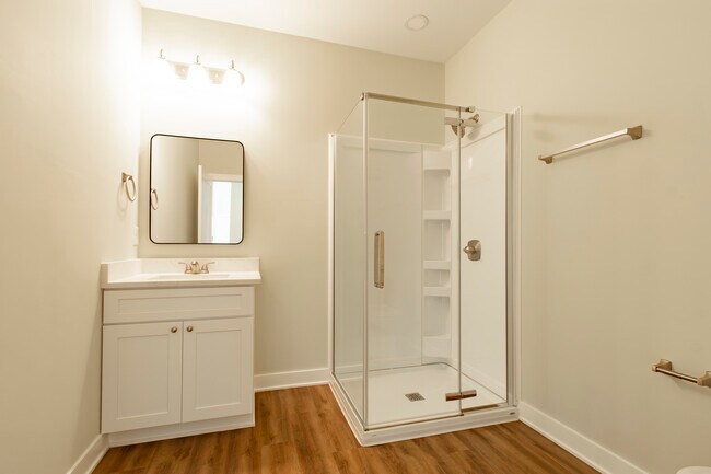 Building Photo - RnR Duplex SoBro