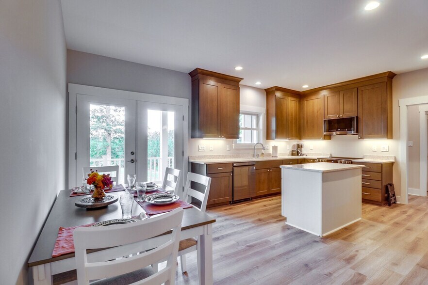 Building Photo - 5034 Burnley Rd