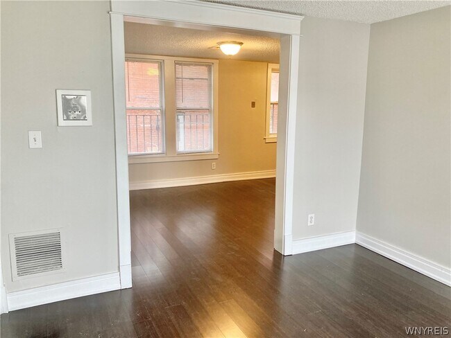 Building Photo - 290 S Elmwood Ave