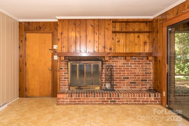 Building Photo - 427 Scaleybark Rd