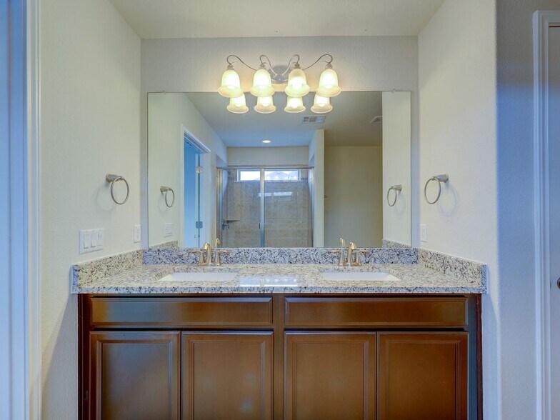 Building Photo - 14004 Eucalyptus Bnd