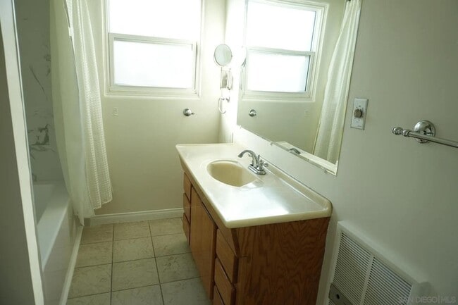 Building Photo - 3860 Paula St