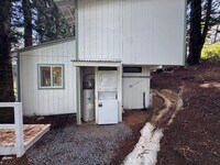 Building Photo - *Move in Bonus- First Month Free* Two Bed One Bath Cottage in Haiku