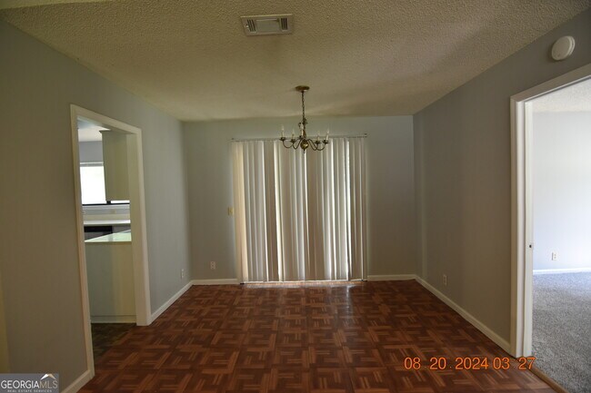 Building Photo - 145 Woodhaven Dr
