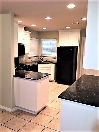 Building Photo - 1806 Knollcrest Cir