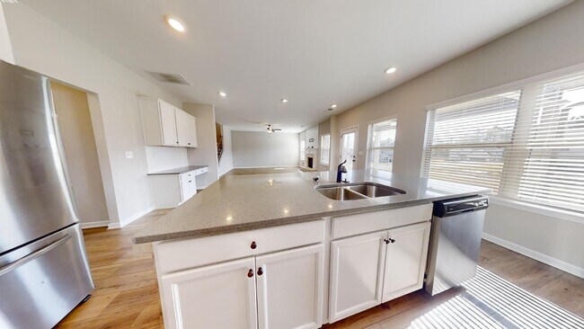 Building Photo - Large Home in The Preserve