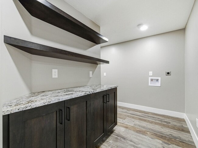 Building Photo - RES_O VAN DER WATT_14512