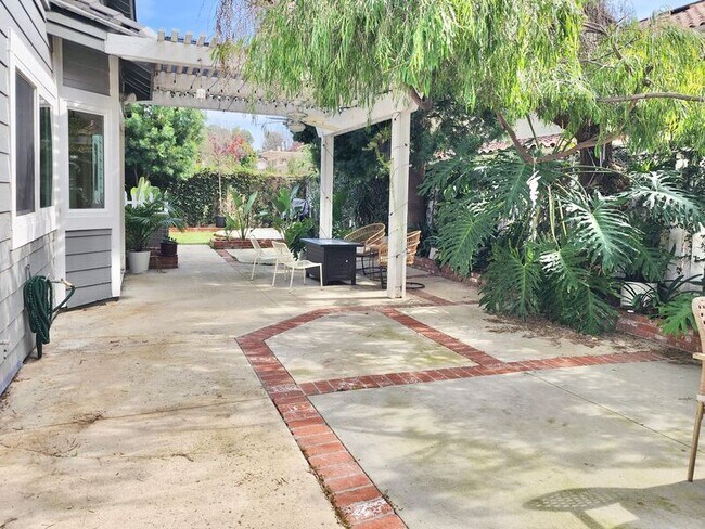 Building Photo - 8118 E Peacock Ln