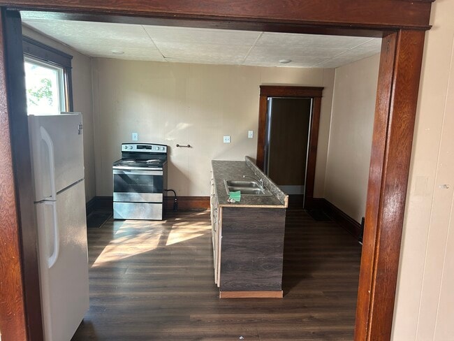 Kitchen - 33 S McKinley Ave