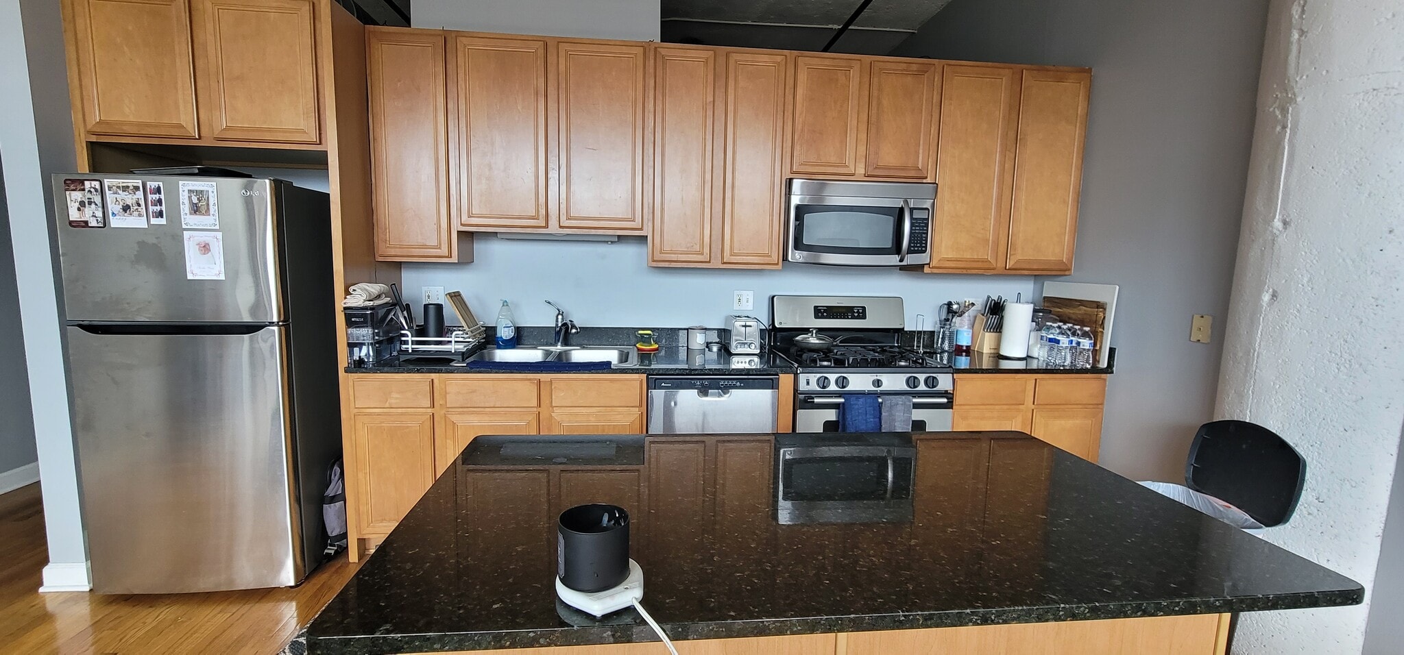 Building Photo - 221 E Cullerton St