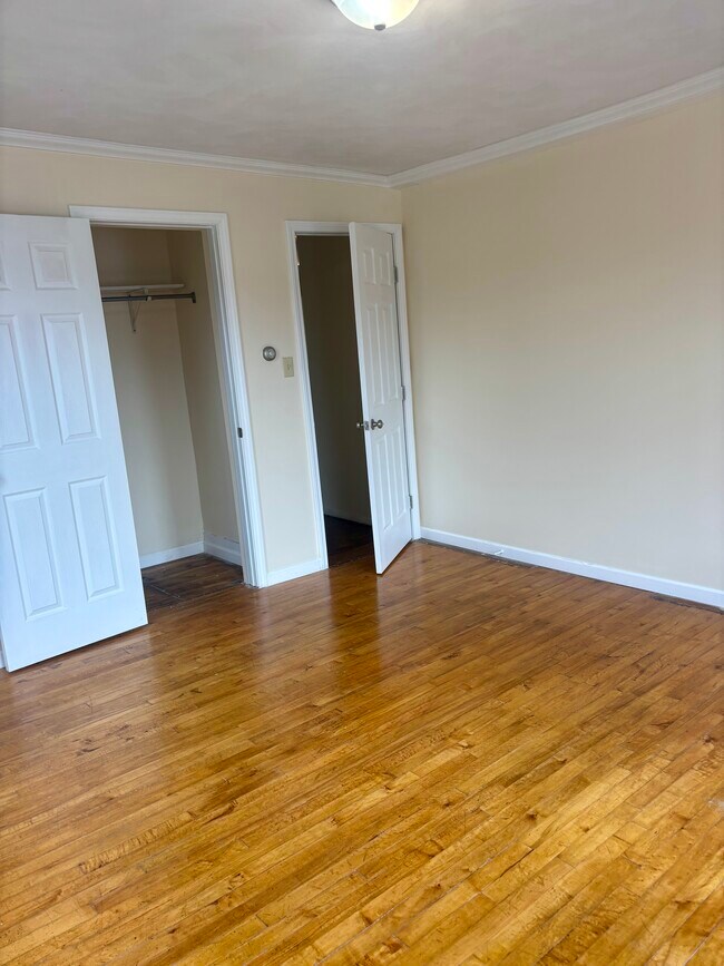 Building Photo - 192 Front St