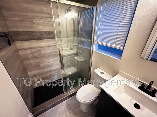 Building Photo - 2561 Rosselle St