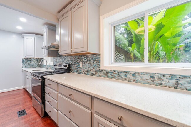 Building Photo - Beautiful Home With an Excellent Location in Potomac, MD