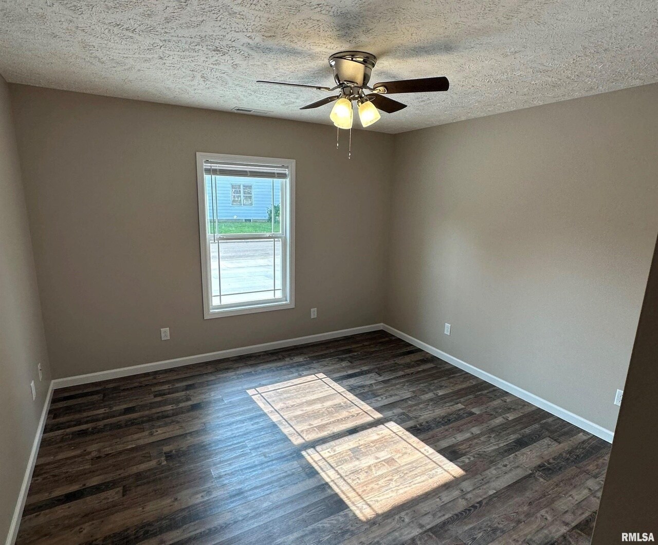 Building Photo - 408 S Van Buren St